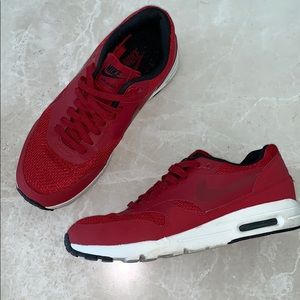 Red Nike’s